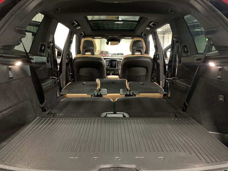Sold 2017 Volvo XC90 T6 Momentum in Grand Rapids