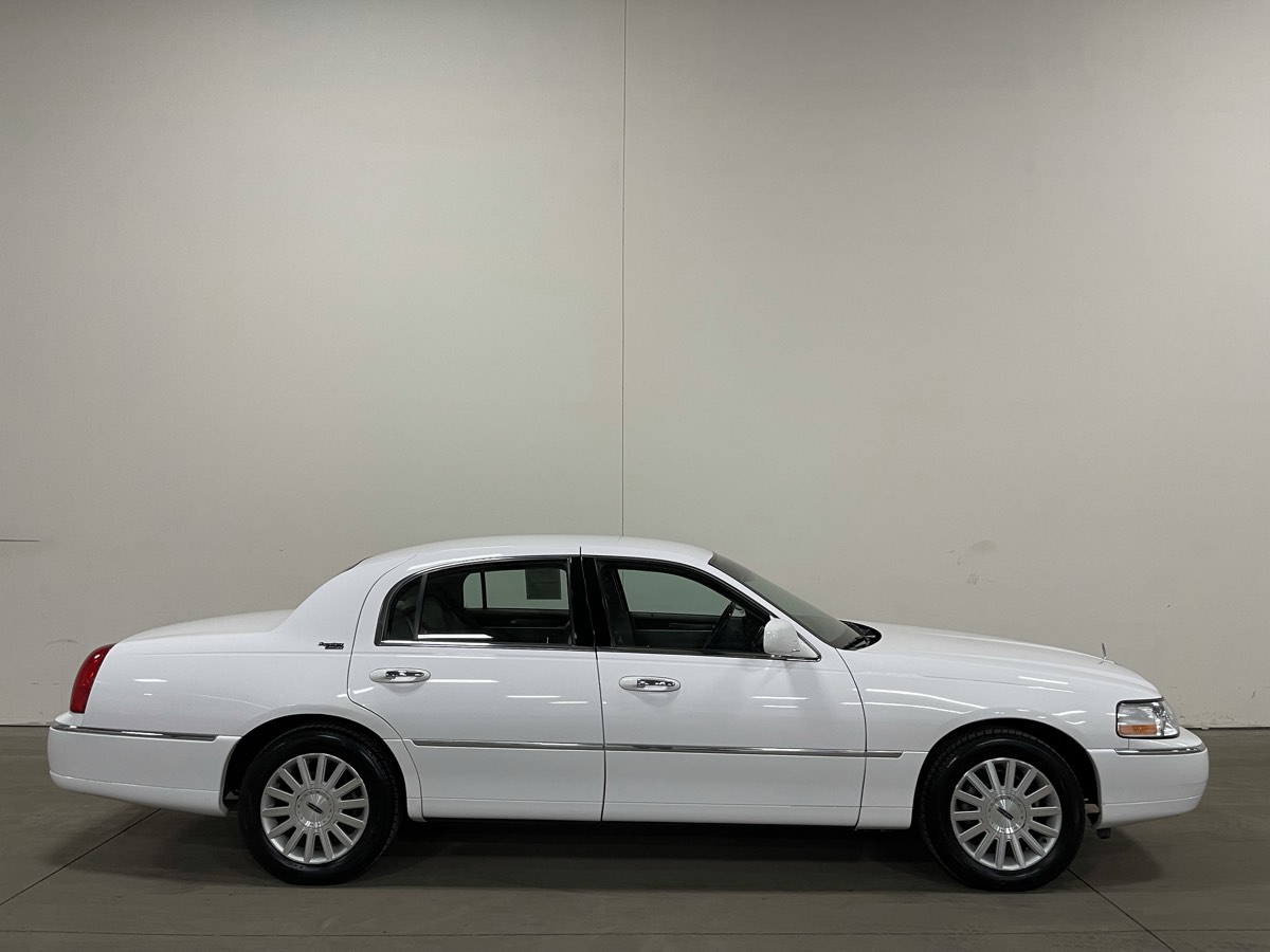 Sold 2009 Lincoln Town Car Signature Limited in Grand Rapids, image size:1200x900