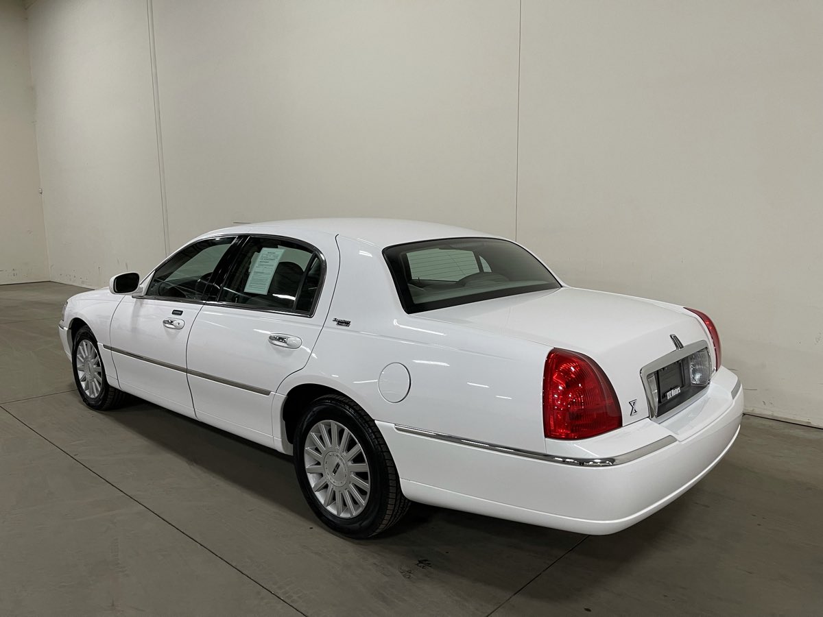 Sold 2009 Lincoln Town Car Signature Limited in Grand Rapids, image size:1200x900