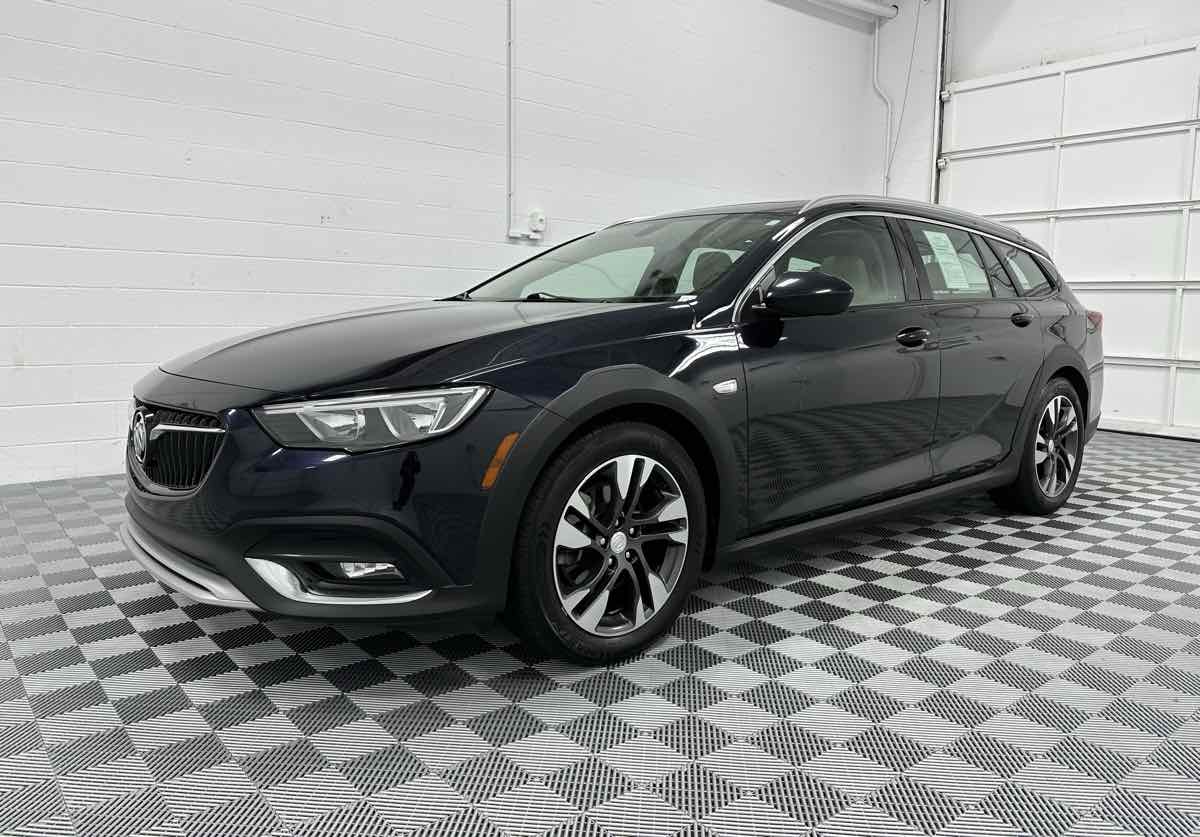 Sold 2019 Buick Regal TourX Essence in Grand Rapids
