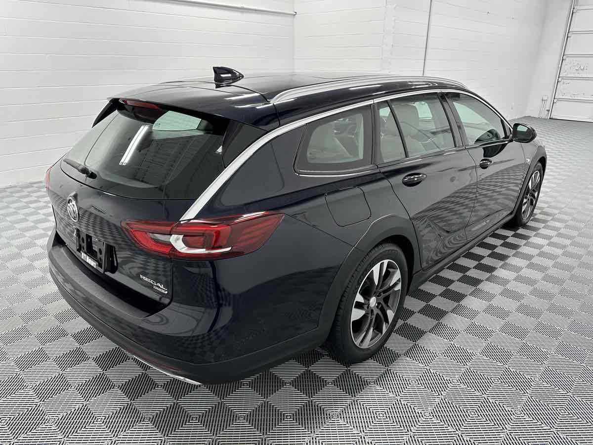 Sold 2019 Buick Regal TourX Essence in Grand Rapids