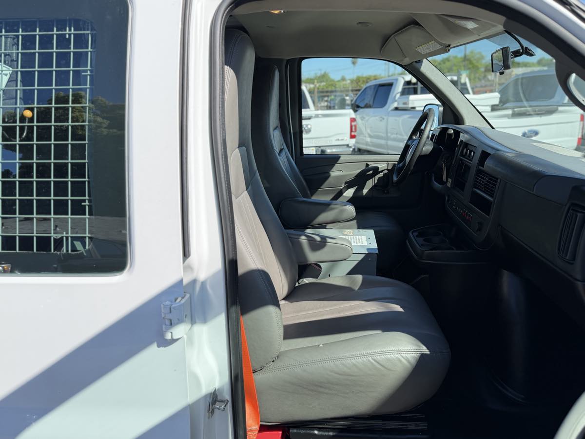 2014 Chevrolet Express Cargo Work Van - Photo 9