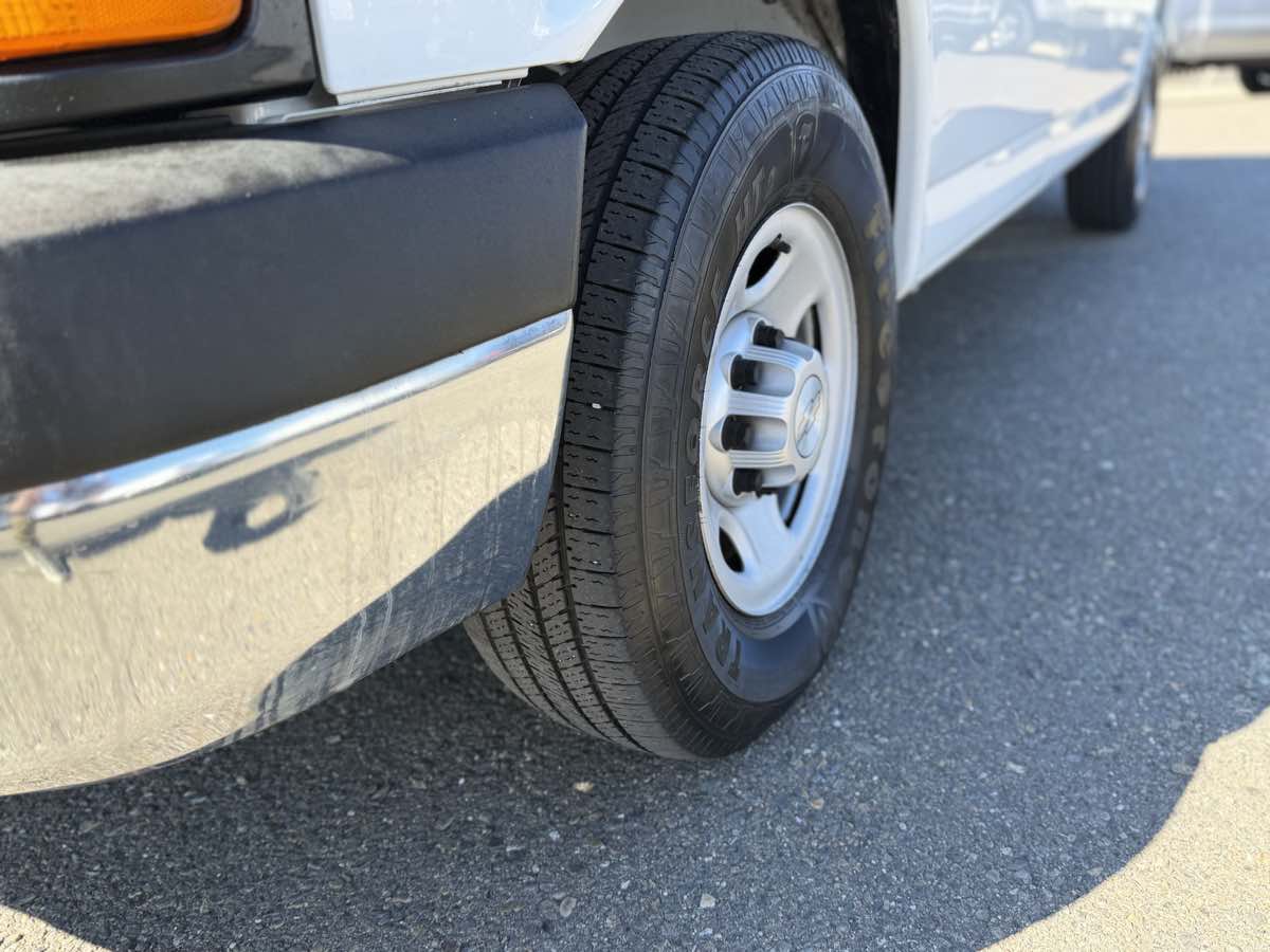 2014 Chevrolet Express Cargo Work Van - Photo 12