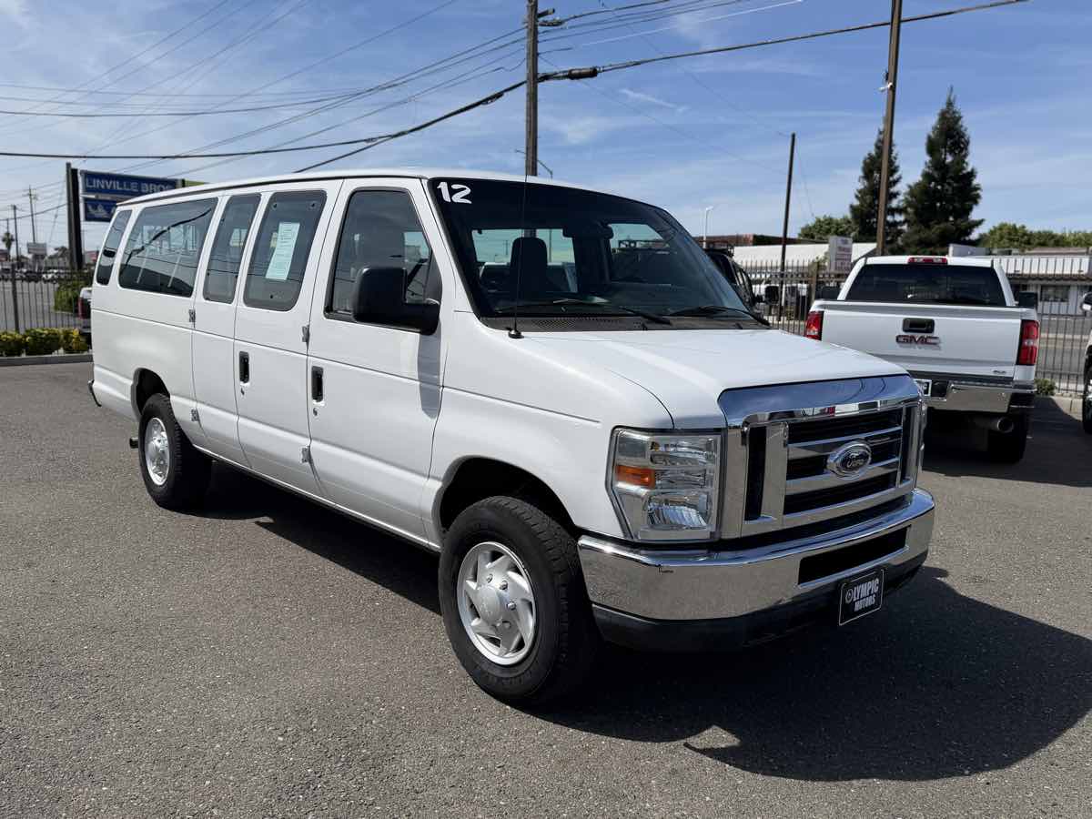 2012 Ford E-Series Econoline Wagon XLT - Photo 5