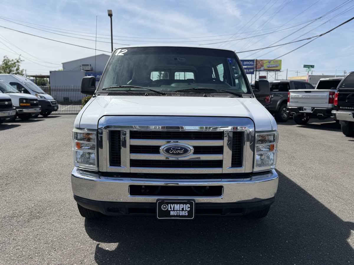2012 Ford E-Series Econoline Wagon XLT - Photo 6