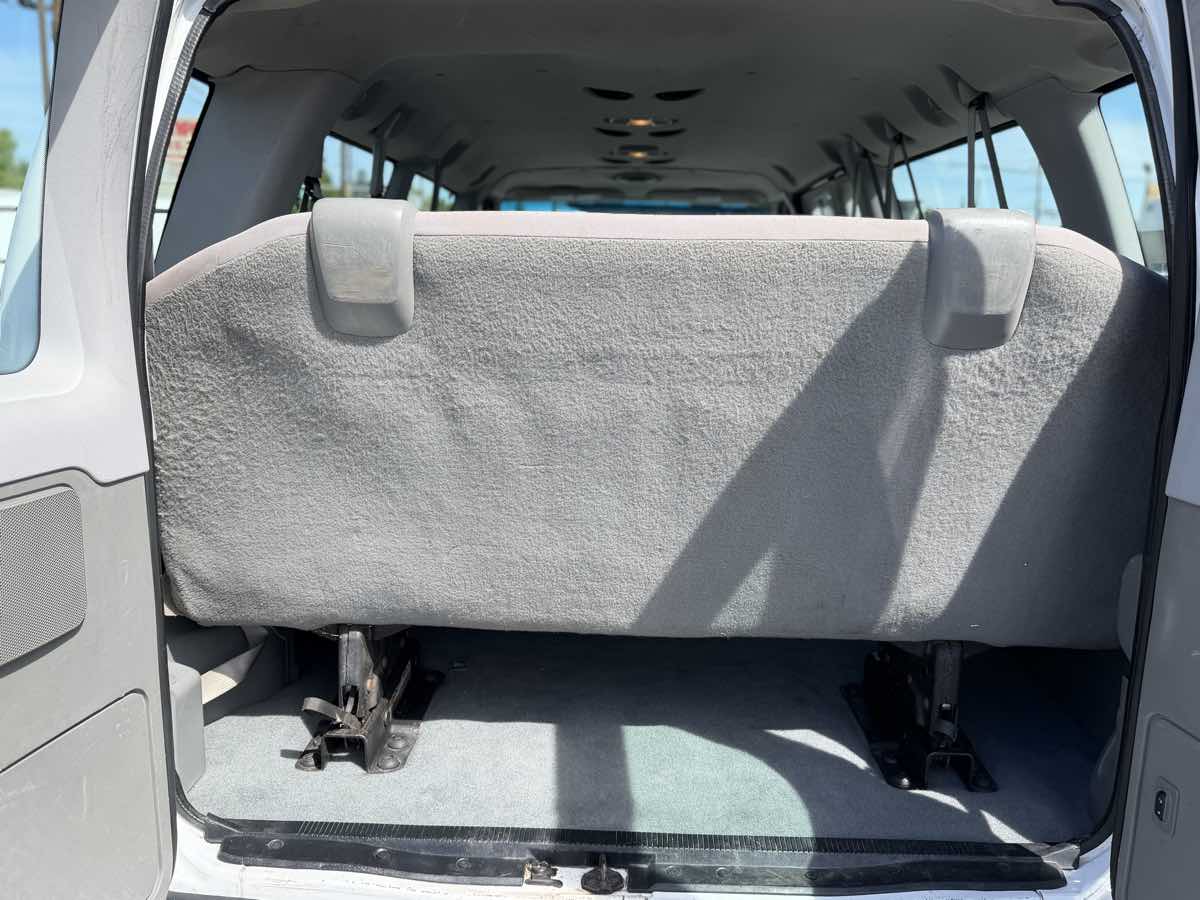 2012 Ford E-Series Econoline Wagon XLT - Photo 12