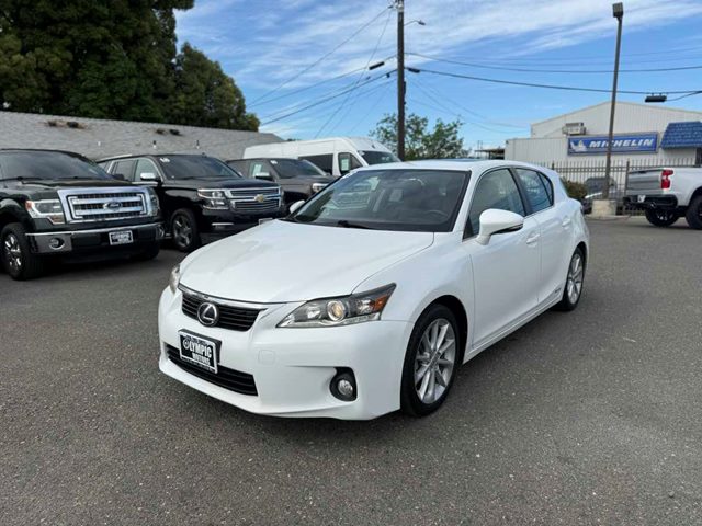 Ultra White 2013 Lexus CT Hybrid 200h FWD Wagon Front-Wheel Drive Automatic