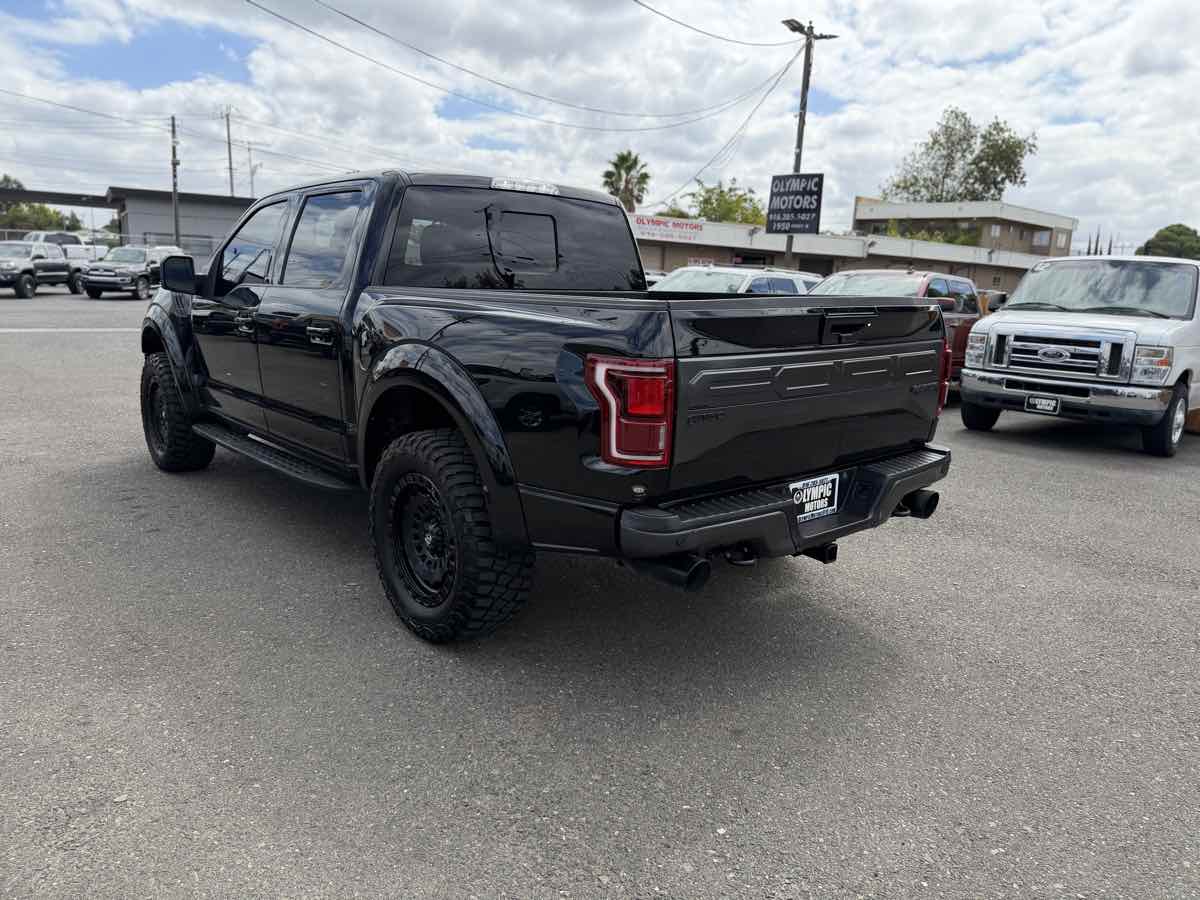 Ford F-150 photo 2