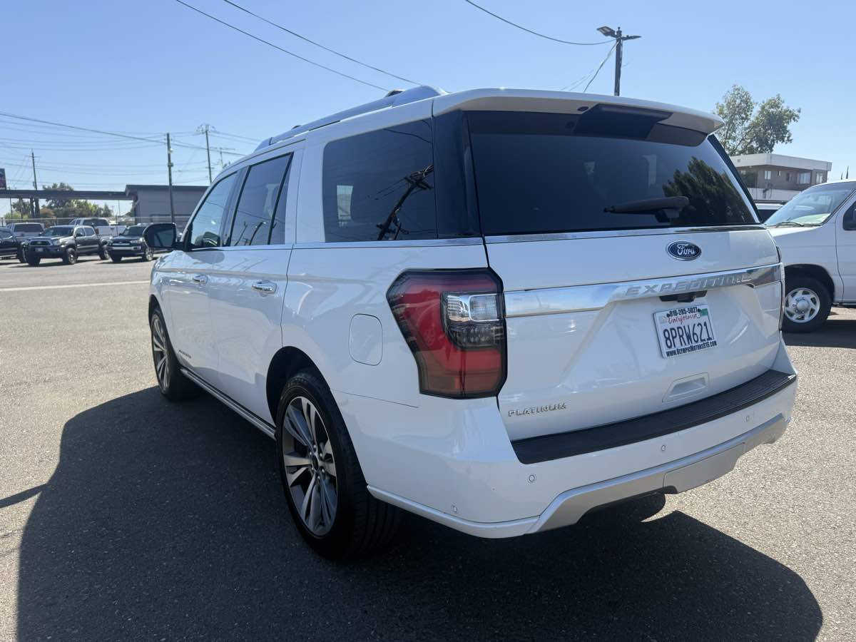 Ford Expedition photo 2