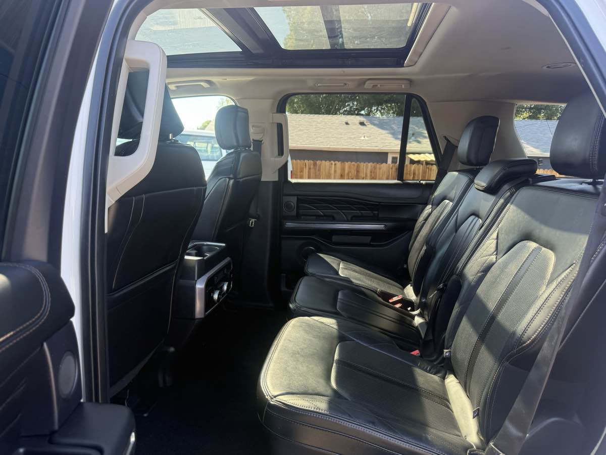Ford Expedition photo 11