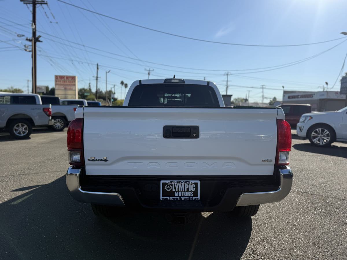 Toyota Tacoma photo 3