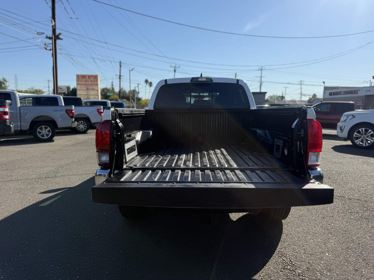 Toyota Tacoma photo 4
