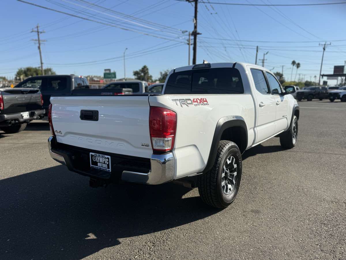 Toyota Tacoma photo 5