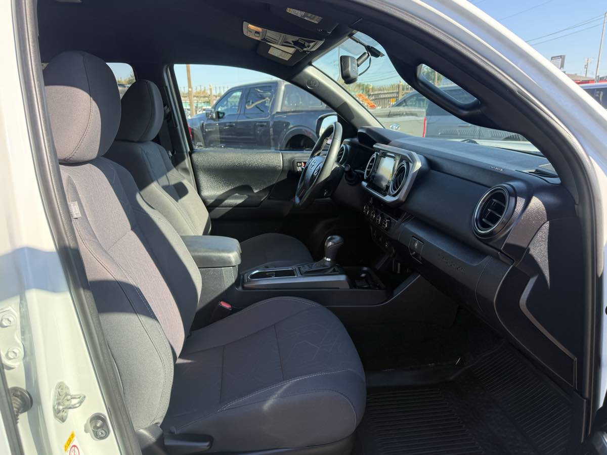 Toyota Tacoma photo 11