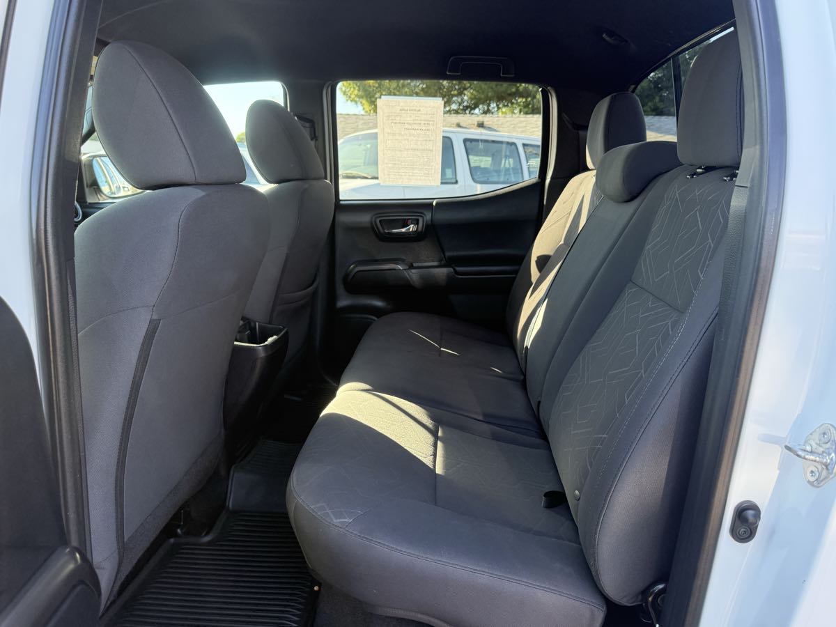 Toyota Tacoma photo 10