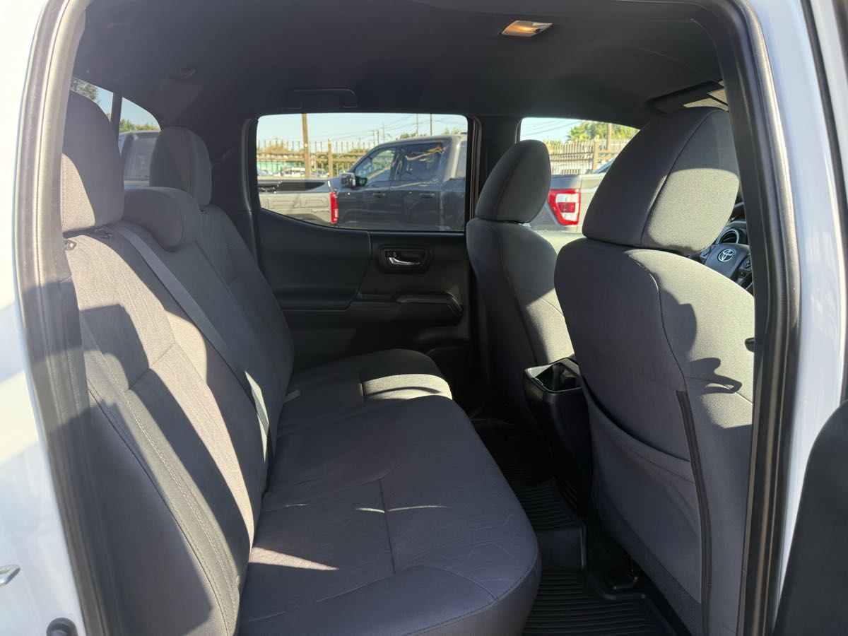 Toyota Tacoma photo 12