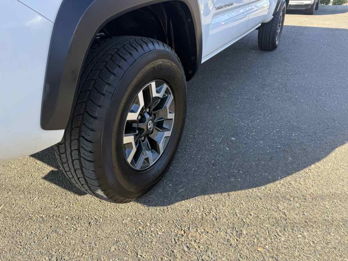 Toyota Tacoma photo 14