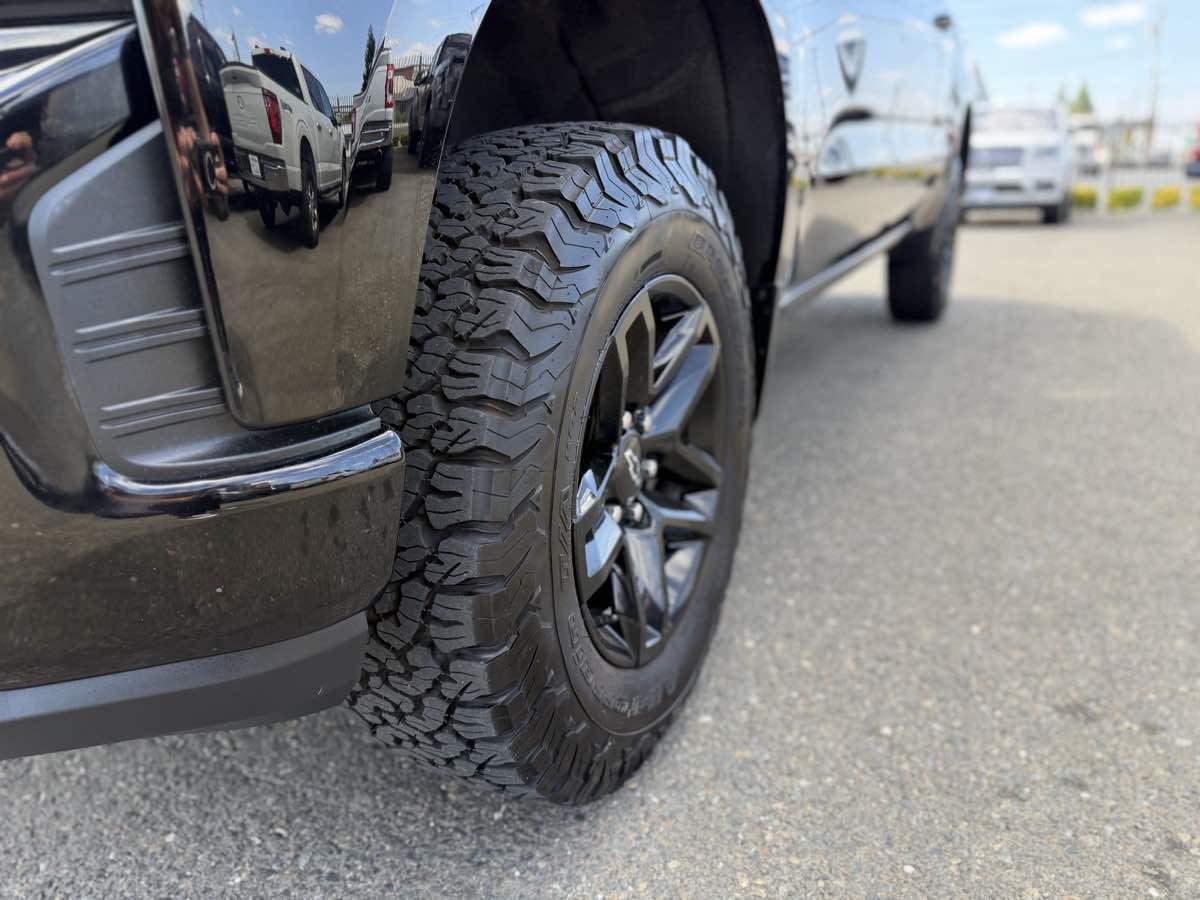 Chevrolet Silverado photo 14