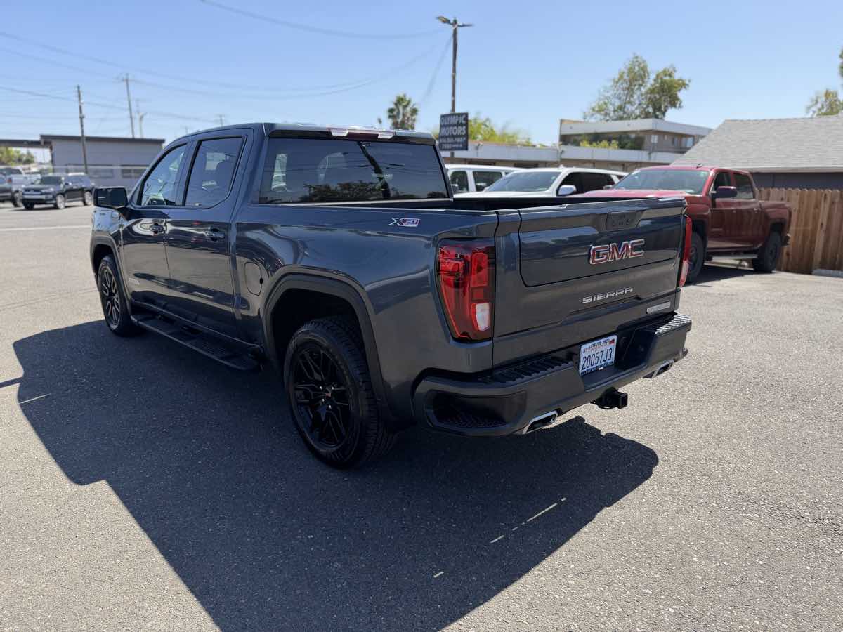 GMC Sierra photo 2