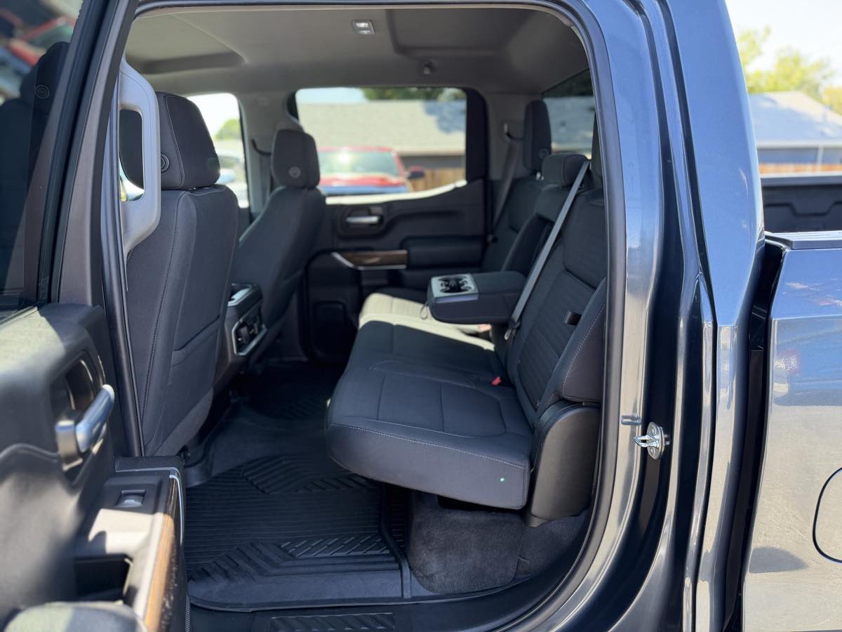 GMC Sierra photo 10