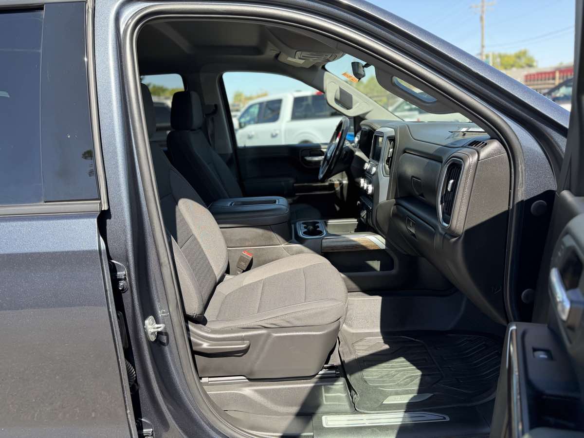 GMC Sierra photo 11