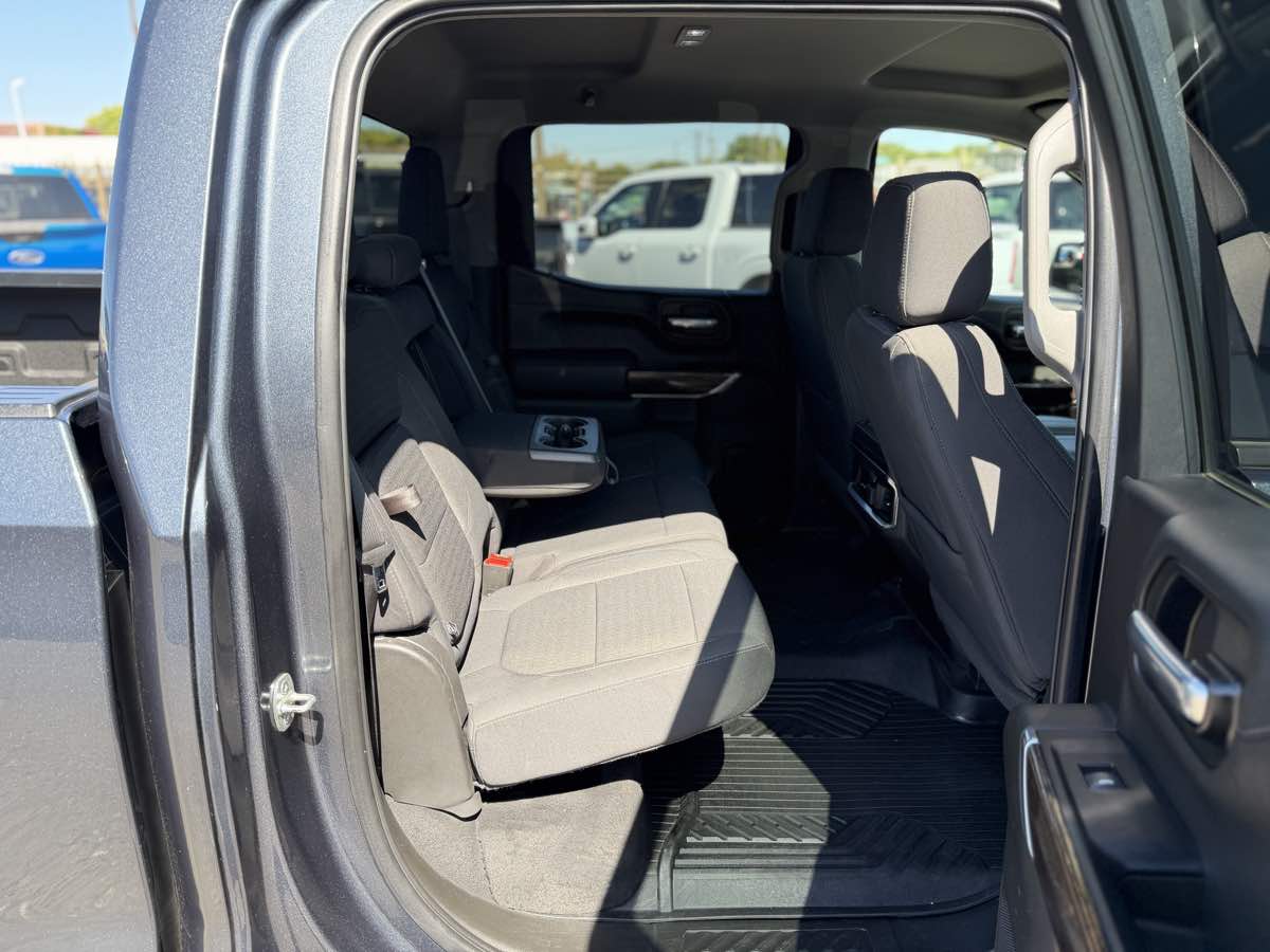 GMC Sierra photo 12