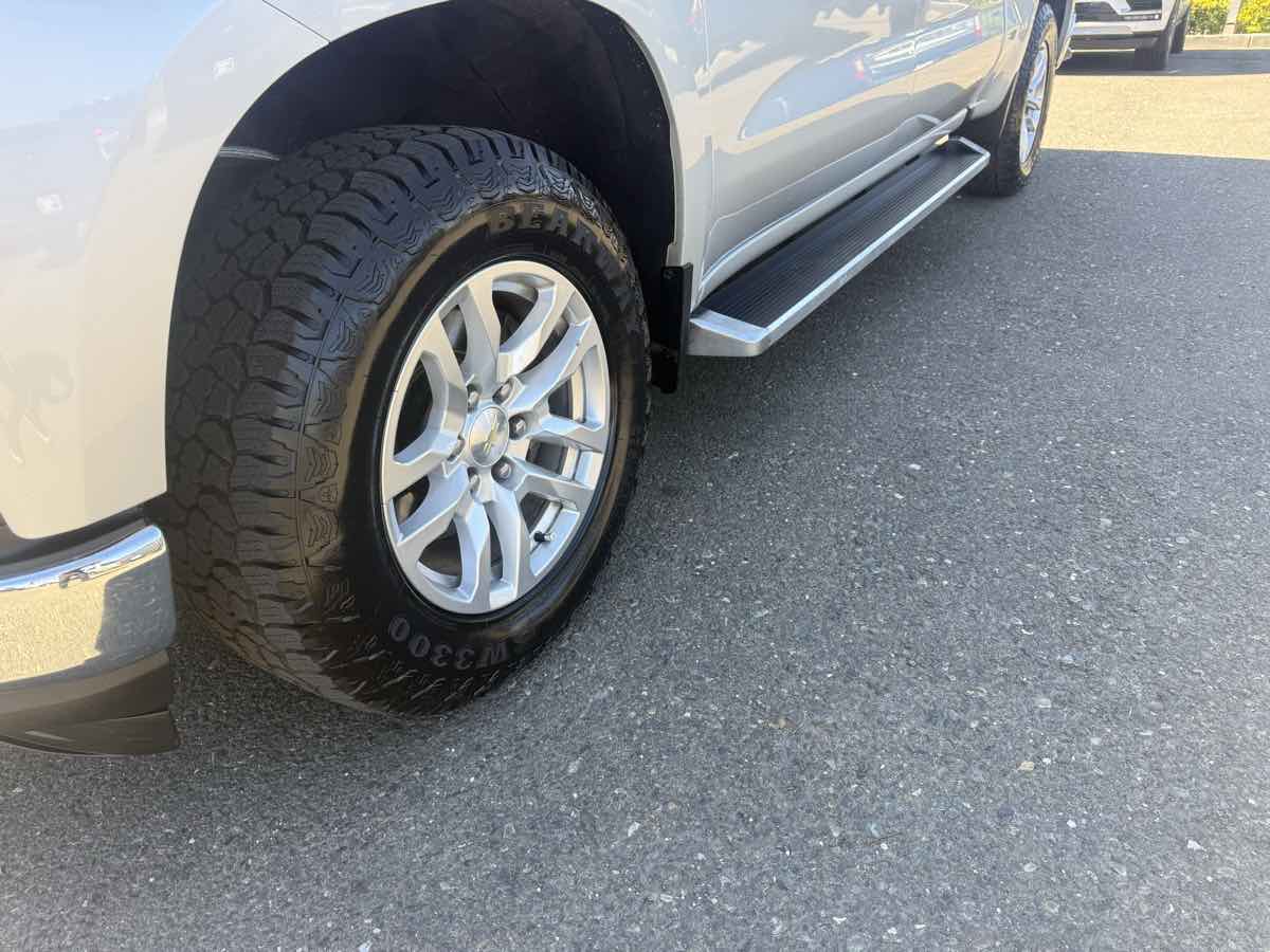 Chevrolet Silverado photo 14