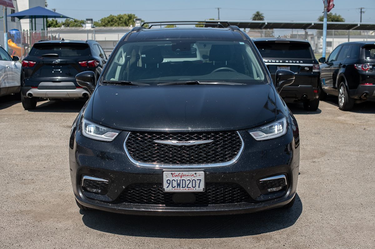 2022 Chrysler Pacifica Touring L photo 2