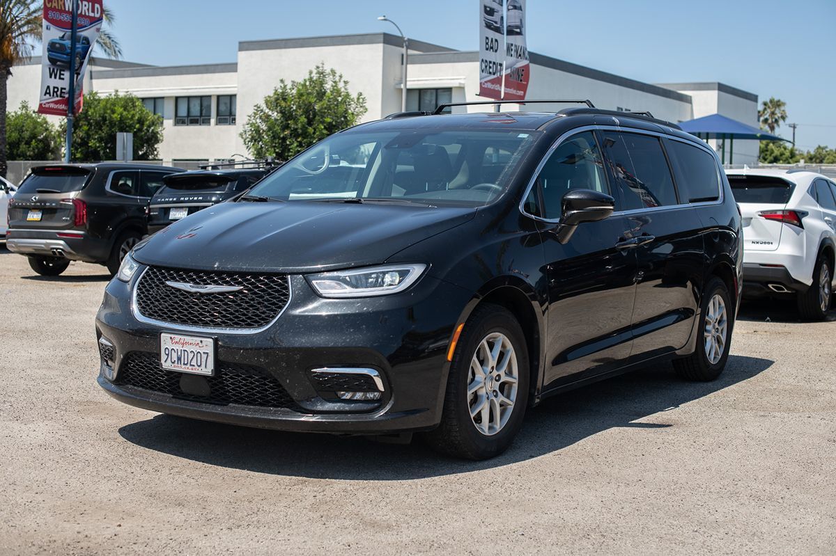 2022 Chrysler Pacifica Touring L photo 3