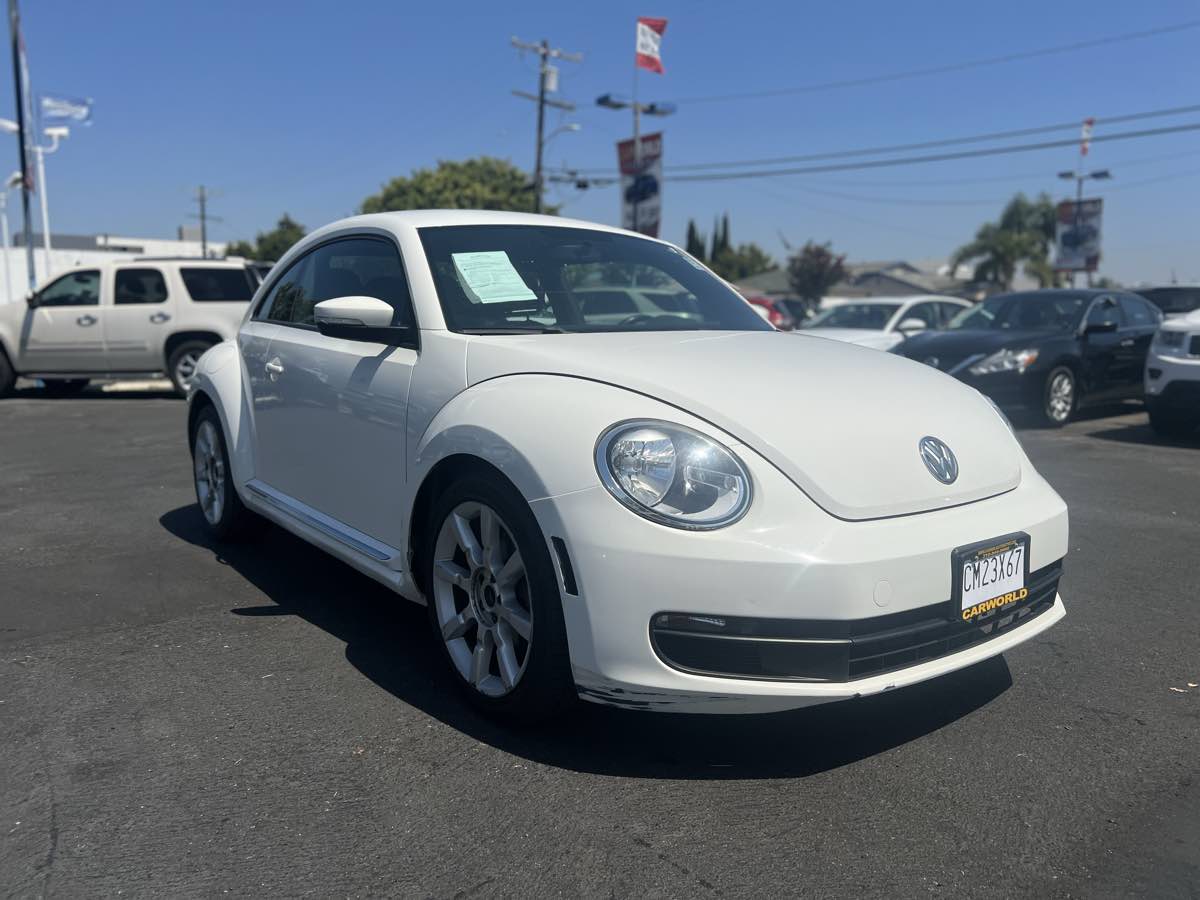 2012 Volkswagen Beetle 2.5L w/Sound/Nav PZEV