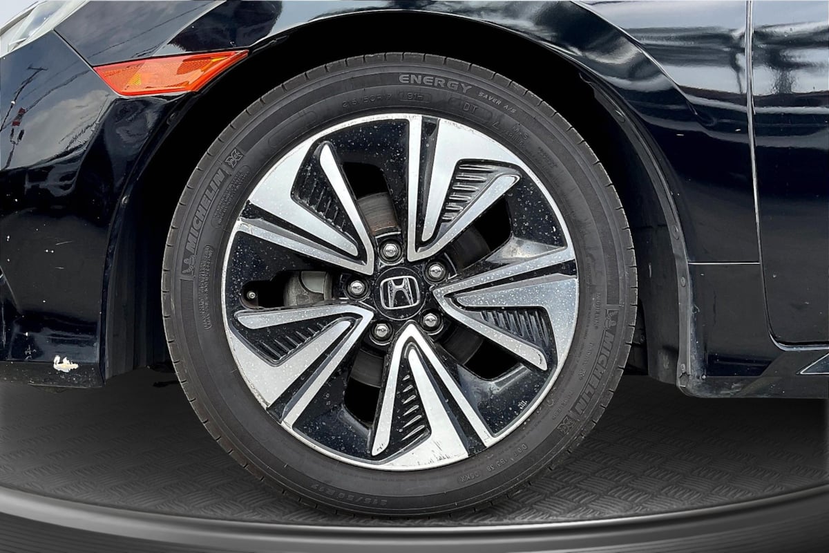 2018 Honda Civic EX-L - Photo 9