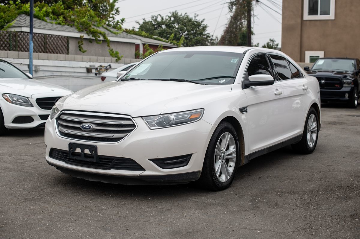 2018 Ford Taurus SEL photo 3