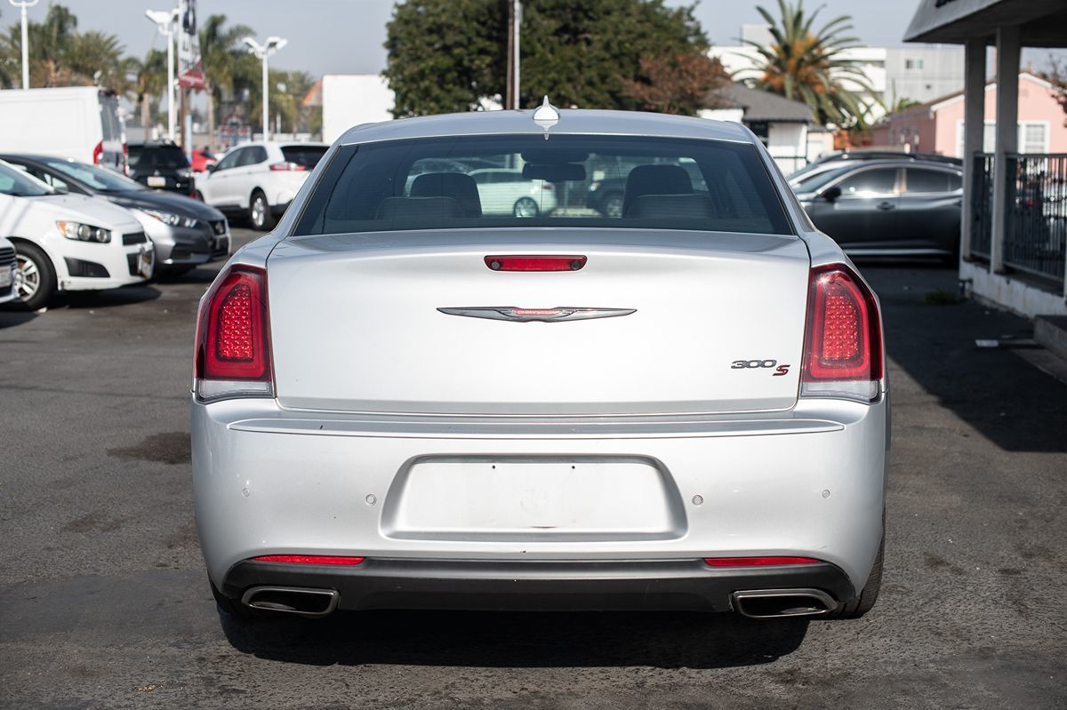 2022 Chrysler 300 photo 4
