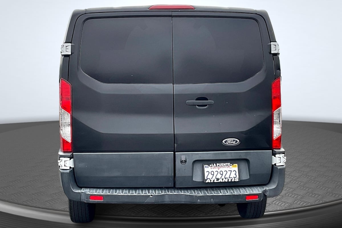 Ford Transit photo 4