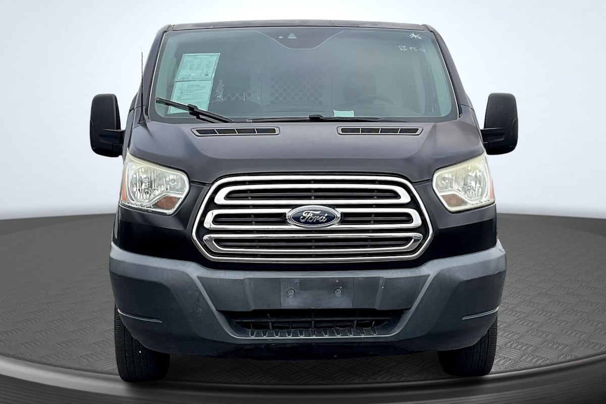 Ford Transit photo 3