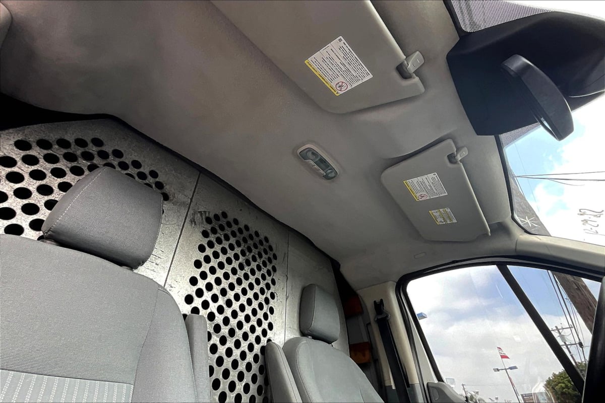 Ford Transit photo 22
