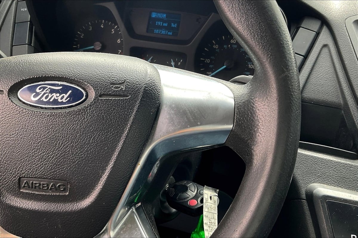 Ford Transit photo 19