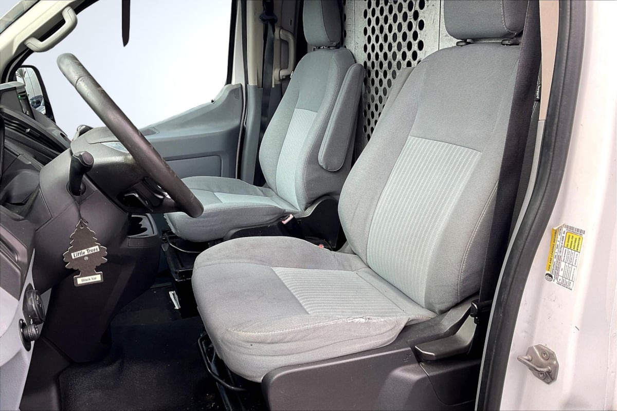 Ford Transit photo 25