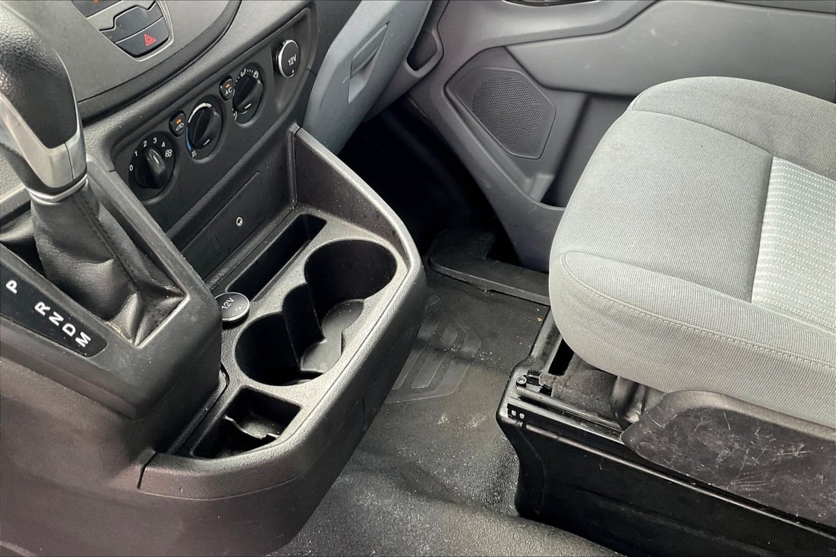 Ford Transit photo 15