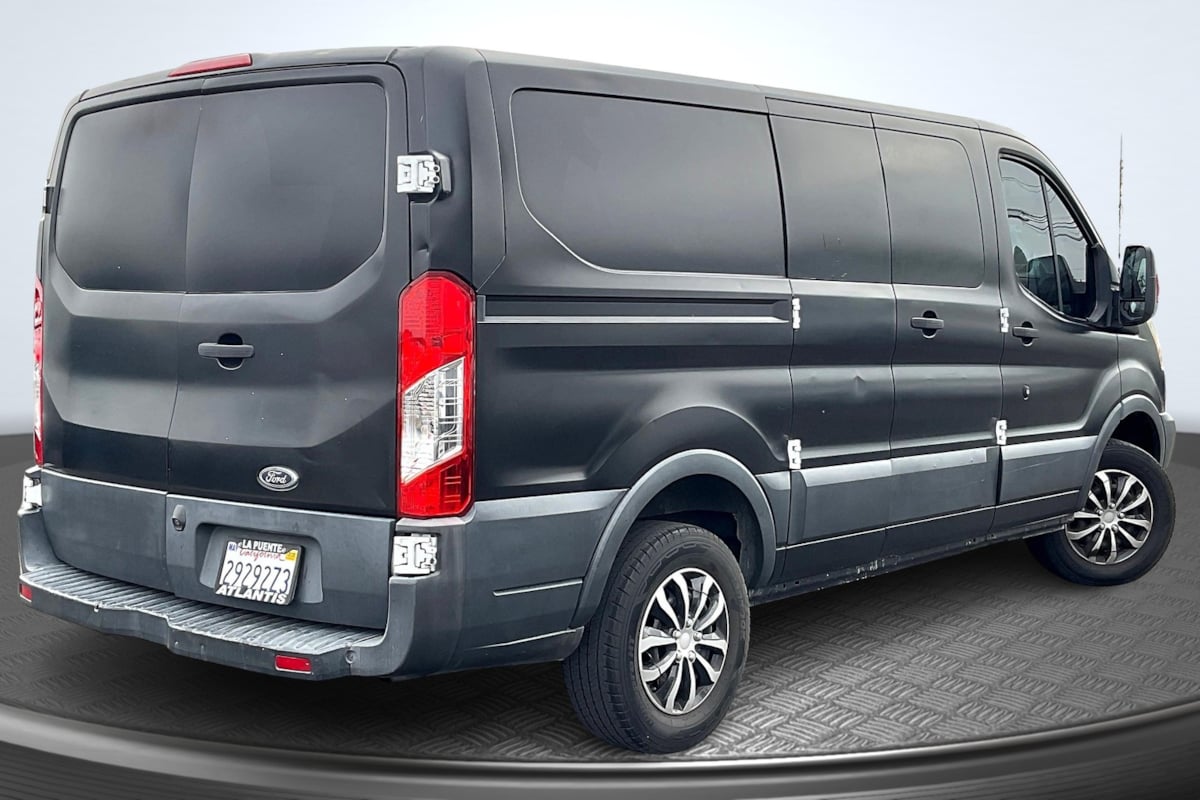 Ford Transit photo 13