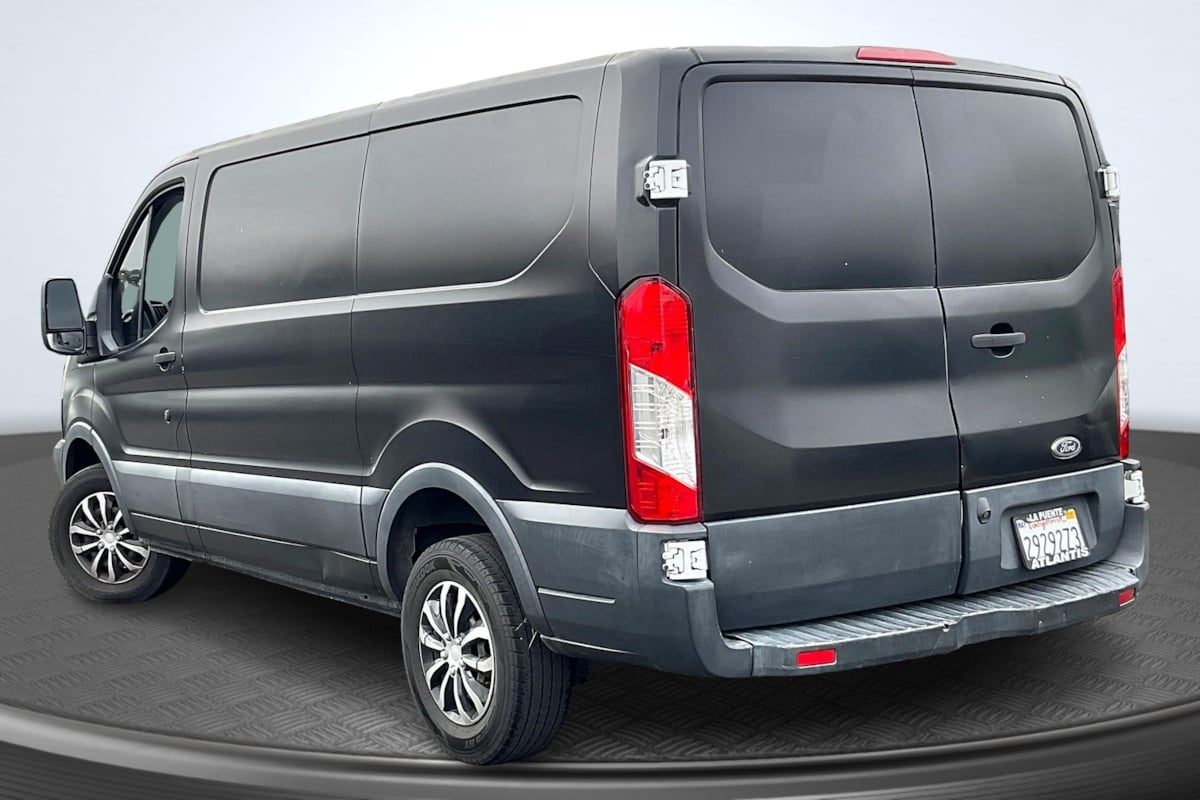 Ford Transit photo 2