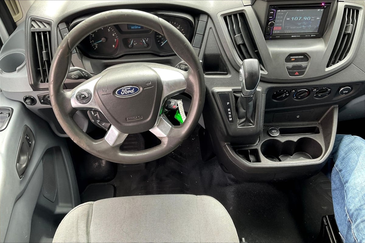 Ford Transit photo 5