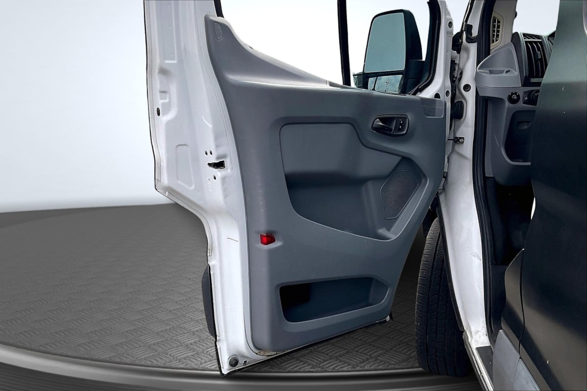 Ford Transit photo 23