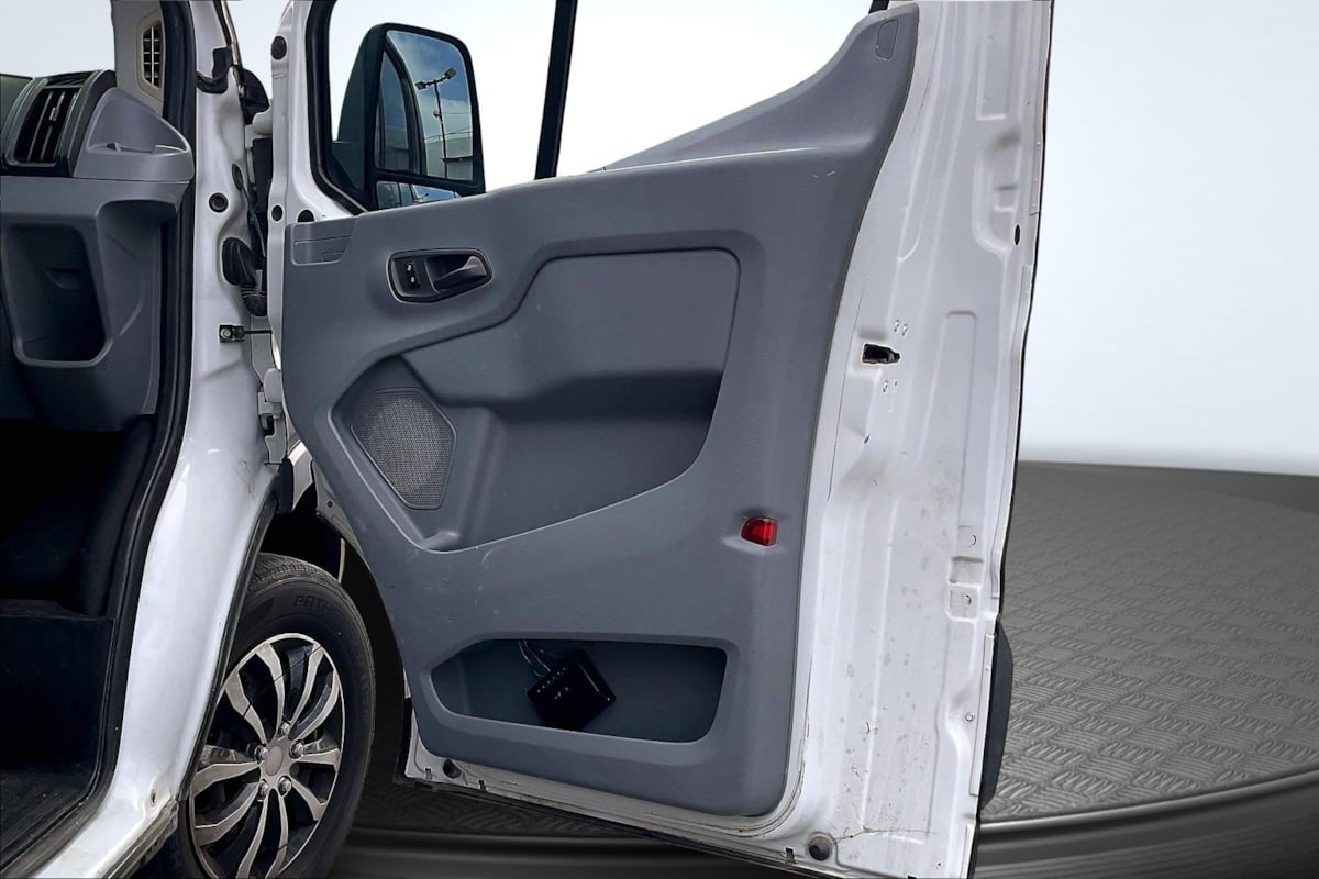Ford Transit photo 24