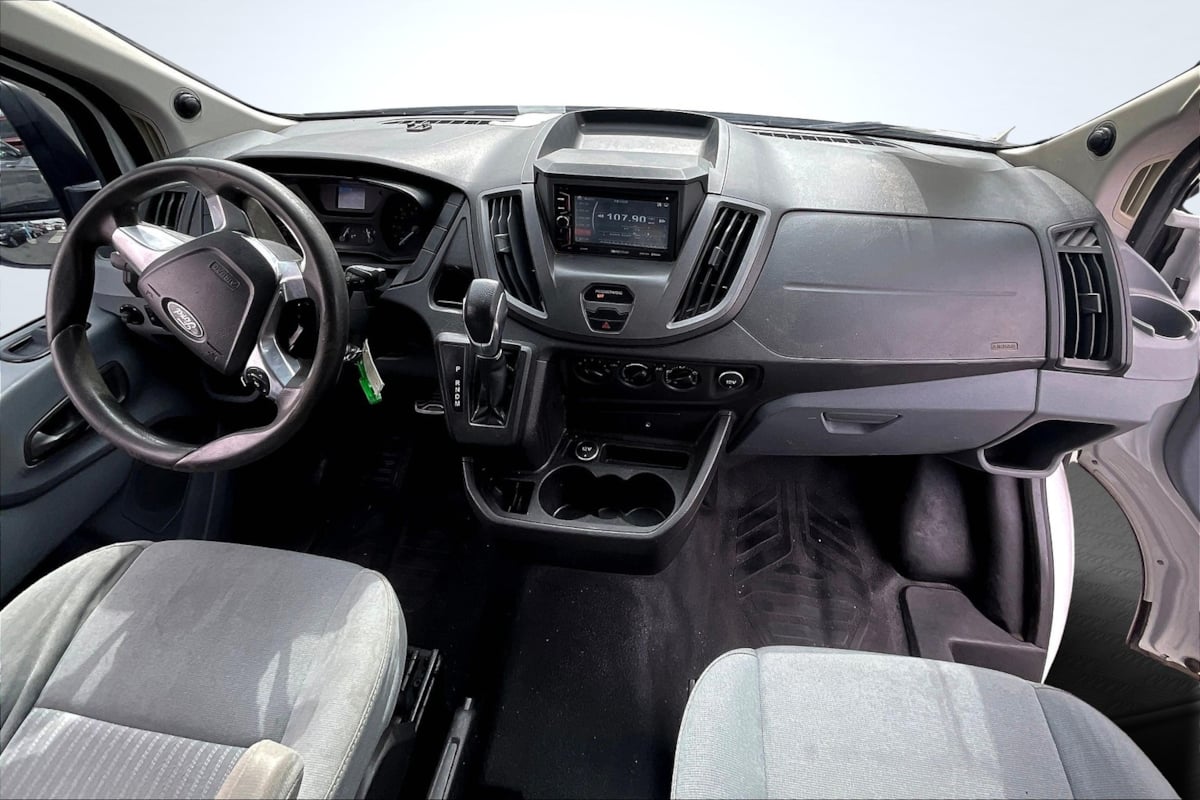 Ford Transit photo 16