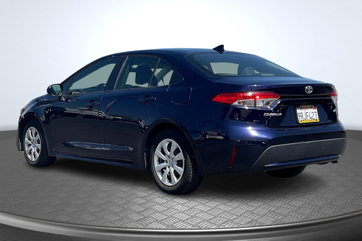 2020 Toyota Corolla LE photo 2