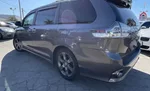 2015 Toyota Sienna SE photo 2