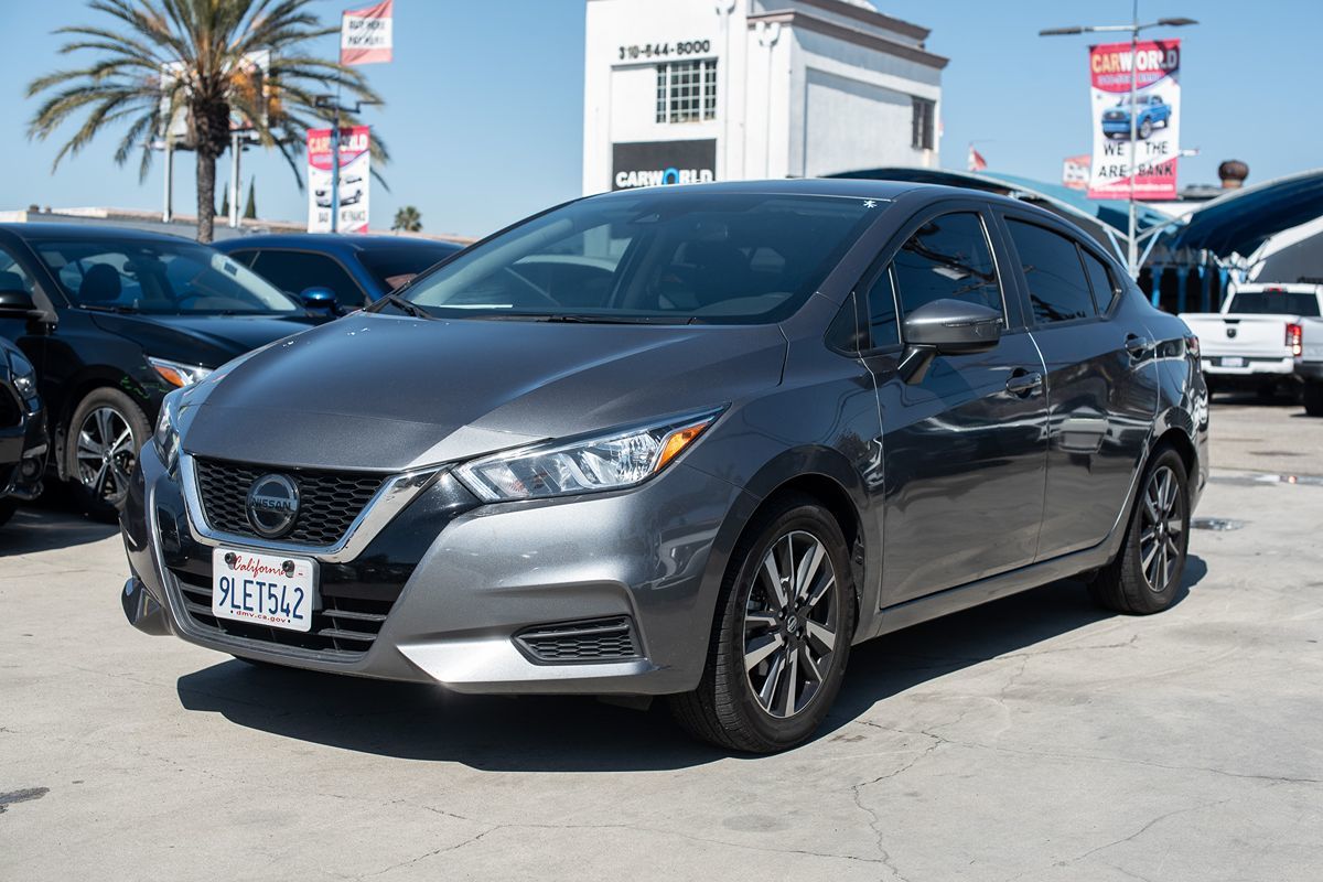 2021 Nissan Versa SV photo 3