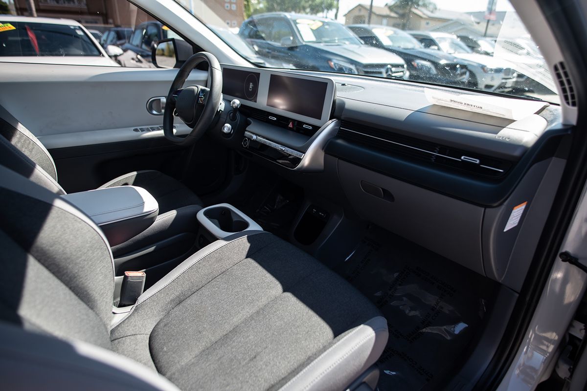 2022 Hyundai IONIQ 5 SE - Photo 12