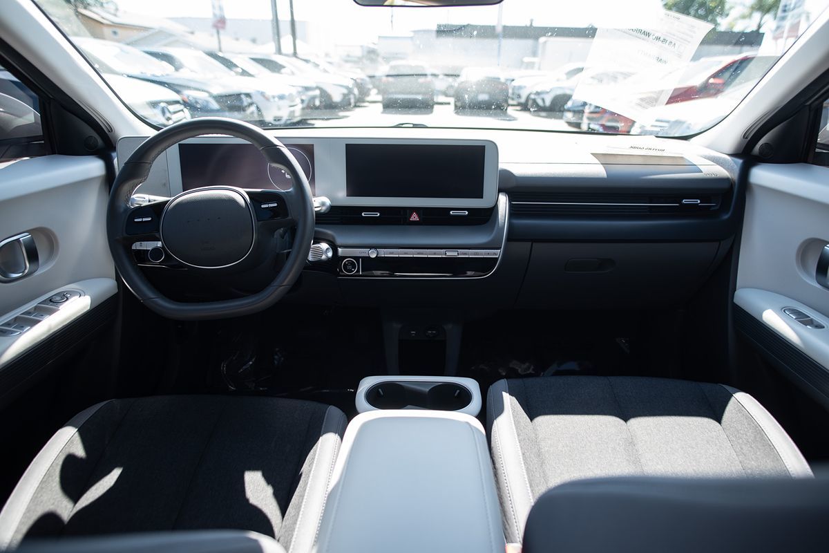 2022 Hyundai IONIQ 5 SE - Photo 17